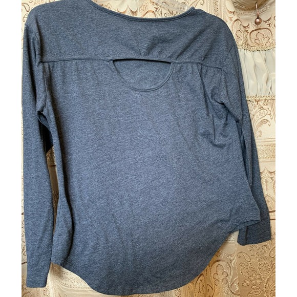 Rocker Girl Graphic Tee Gray T-shirt Long Sleeve Peekaboo Back Size XL Wolf EUC - Picture 2 of 3